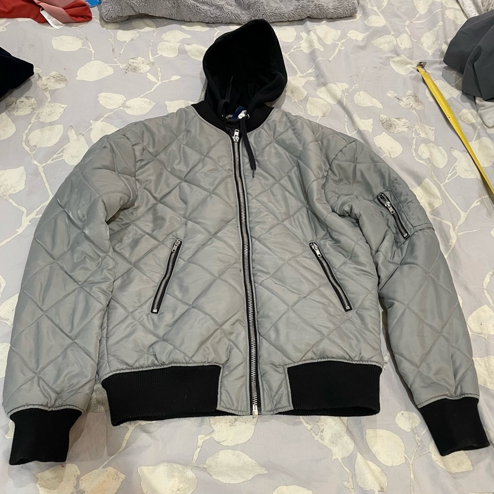 Divided Men's Gray Quilted Jacket with Black Accents